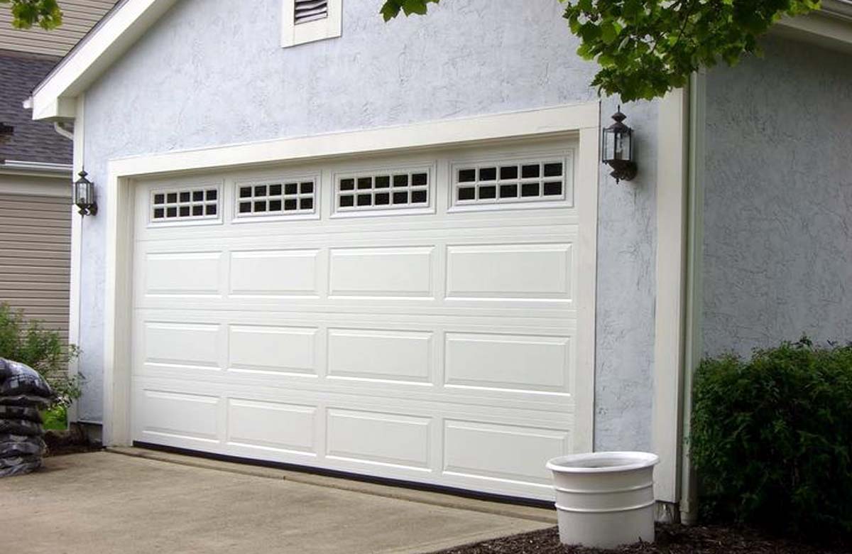 Fast, affordable garage door repair services for homeowners in Papillion.